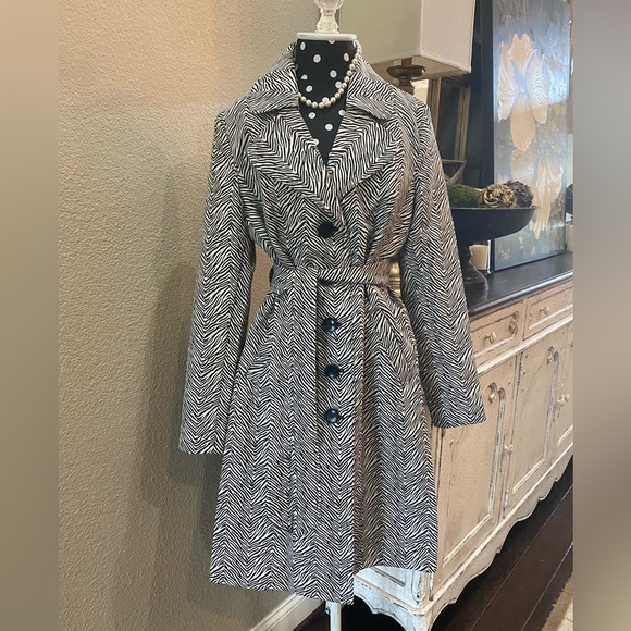 NWOT Cabi 007 Trench Coat, Size Medium, Black/White - Picture 1 of 15